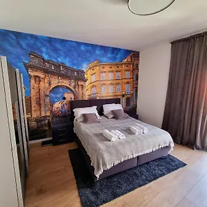 Stivi Luxury , Pula Kroatien